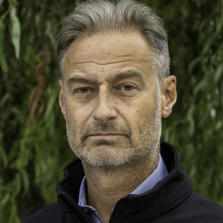 mike-galet-portret-765x1024 mike-galet-portret-765x1024